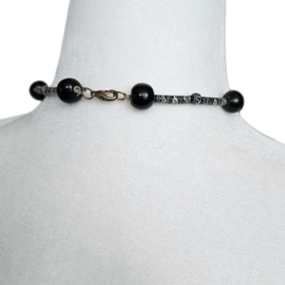 2/$30 Vintage Single Strand Beaded Black Necklace Mid Length - Picture 2 of 9
